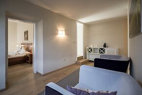 SCHLOSS PLARS Wine & Suites