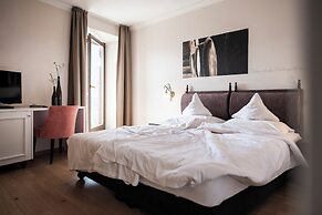 SCHLOSS PLARS Wine & Suites