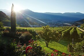 SCHLOSS PLARS Wine & Suites