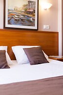Raduzhny Hotel