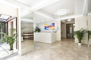 Raduzhny Hotel