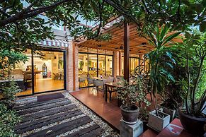 Ayrest Hotel