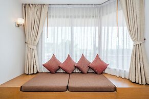 Ayrest Hotel