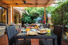 Ayrest Hotel