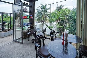 Le Coral Beach Resort and Cafe