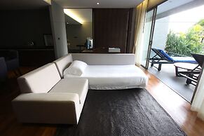 Le Coral Beach Resort and Cafe