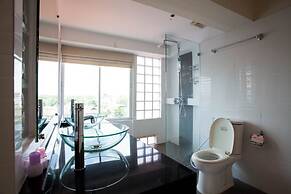 Galare Thong Tower