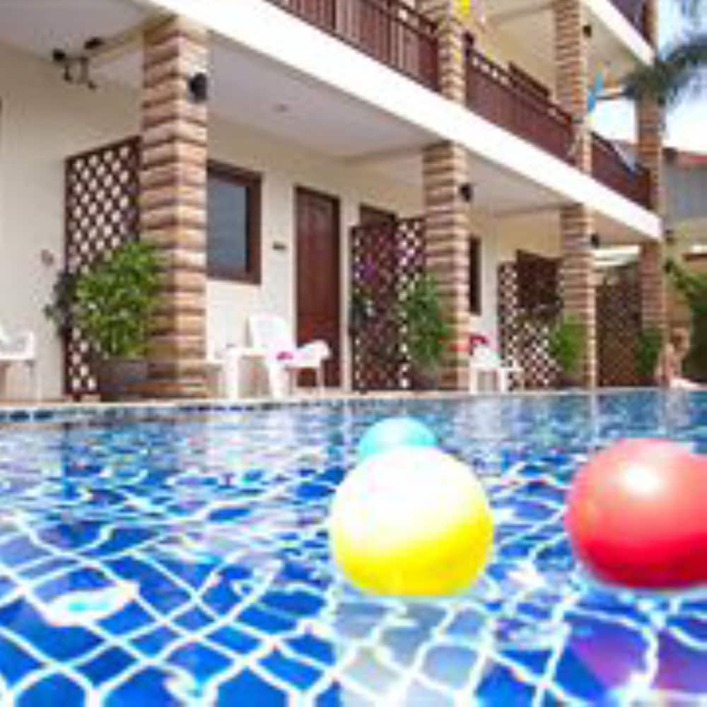 Hathai House Resort
