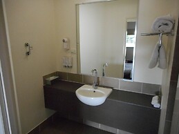 Injune Motor Inn