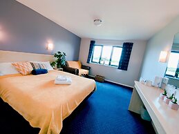 Redwings Lodge Dunstable
