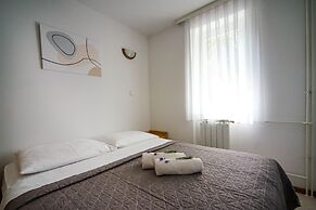 Apartments and Rooms Degra
