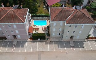 Apartments and Rooms Degra