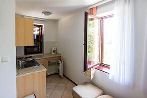 Apartments and Rooms Degra