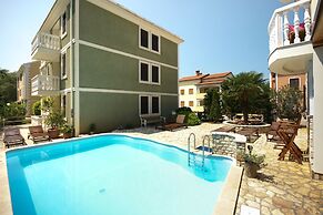 Apartments and Rooms Degra