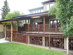 Westmount River Inn