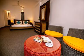 St. Lachlan Hotel & Suites