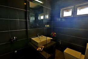 St. Lachlan Hotel & Suites