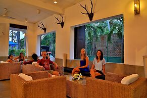 St. Lachlan Hotel & Suites