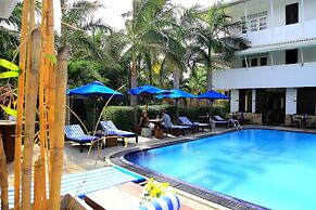 St. Lachlan Hotel & Suites