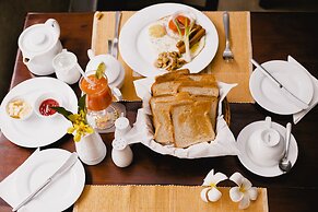 St. Lachlan Hotel & Suites