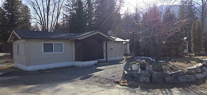The Hitching Post Motel
