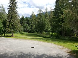 The Hitching Post Motel