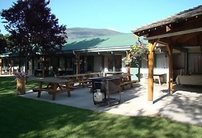 The Lakeside Resort
