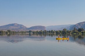 The Lakeside Resort