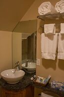 Genelle House B&B Guest House