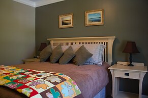 Genelle House B&B Guest House