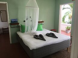 Green Roof Inn