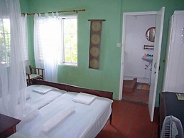 Green Roof Inn