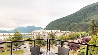 Harrison Lake View Suites