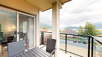 Harrison Lake View Suites