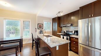 Harrison Lake View Suites