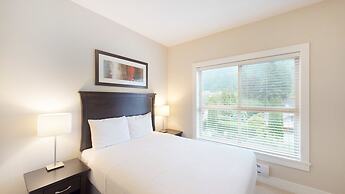 Harrison Lake View Suites