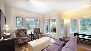 Harrison Lake View Suites