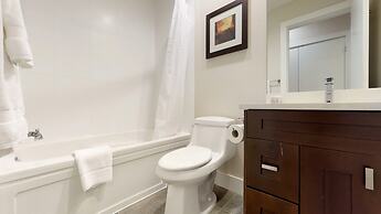 Harrison Lake View Suites