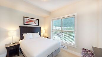 Harrison Lake View Suites