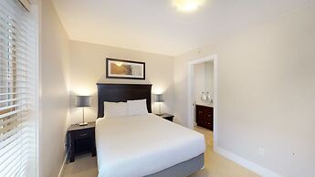 Harrison Lake View Suites