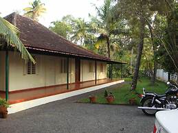 Palm Grove Service Villa