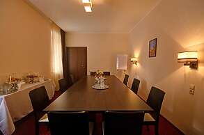 Hotel 12