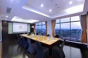 Grand Candi Hotel