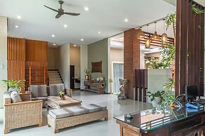 Svarna Suite Seminyak