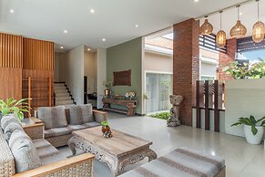 Svarna Suite Seminyak