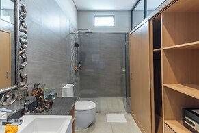 Svarna Suite Seminyak