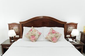 Happy City Hotel