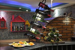 Happy City Hotel