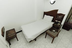 Happy City Hotel