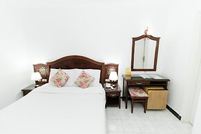 Happy City Hotel